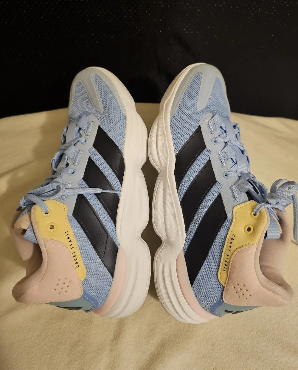 WORN ONCE EXELLENT LIKE NEW! ADIDAS Wmns Court Stabil Athletic Snikers SZ 9.5